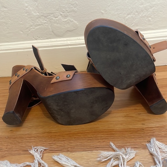 Vera wang platform heels - Picture 3 of 3